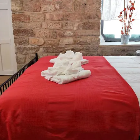 All'ombra Di Santa Chiara, 140mq, 3 Camere, Idromassaggio - Myassisisuite, Centro - Mowimy Po Polsku