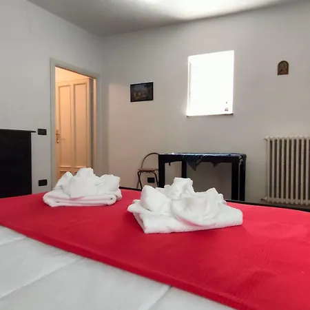 All'ombra Di Santa Chiara, 140mq, 3 Camere, Idromassaggio - Myassisisuite, Centro - Mowimy Po Polsku * Ασίζη