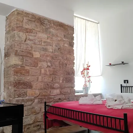 All'ombra Di Santa Chiara, 140mq, 3 Camere, Idromassaggio - Myassisisuite, Centro - Mowimy Po Polsku * Ασίζη