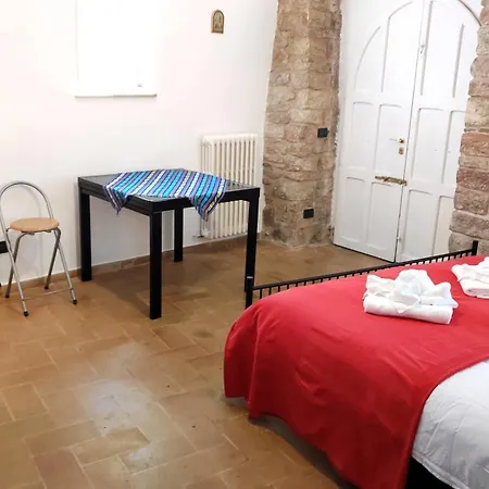 Apartmán All'ombra Di Santa Chiara, 140mq, 3 Camere, Idromassaggio - Myassisisuite, Centro - Mowimy Po Polsku