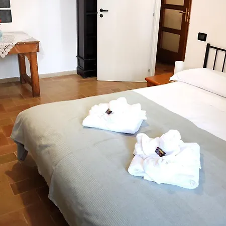 All'ombra Di Santa Chiara, 140mq, 3 Camere, Idromassaggio - Myassisisuite, Centro - Mowimy Po Polsku Διαμέρισμα