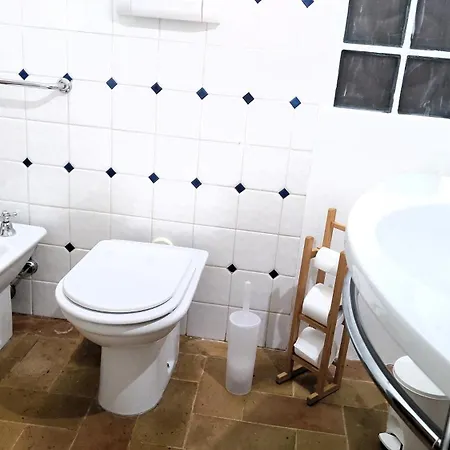 Apartmán All'ombra Di Santa Chiara, 140mq, 3 Camere, Idromassaggio - Myassisisuite, Centro - Mowimy Po Polsku