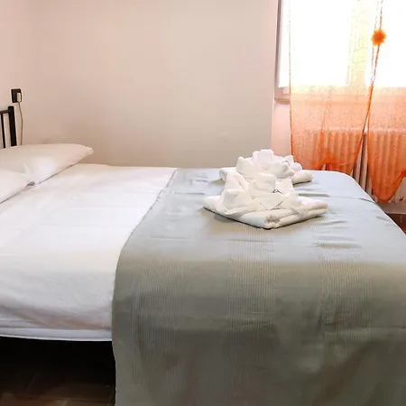 All'ombra Di Santa Chiara, 140mq, 3 Camere, Idromassaggio - Myassisisuite, Centro - Mowimy Po Polsku Ασίζη