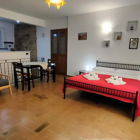 Apartmán All'ombra Di Santa Chiara, 140mq, 3 Camere, Idromassaggio - Myassisisuite, Centro - Mowimy Po Polsku