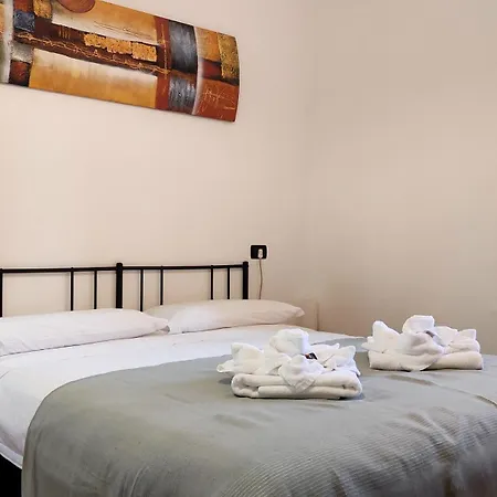 Apartmán All'ombra Di Santa Chiara, 140mq, 3 Camere, Idromassaggio - Myassisisuite, Centro - Mowimy Po Polsku *