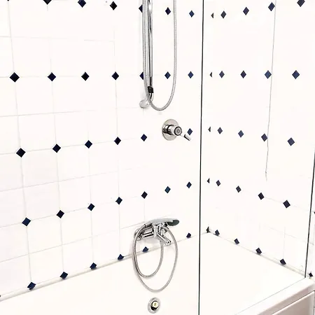 All'ombra Di Santa Chiara, 140mq, 3 Camere, Idromassaggio - Myassisisuite, Centro - Mowimy Po Polsku Ασίζη