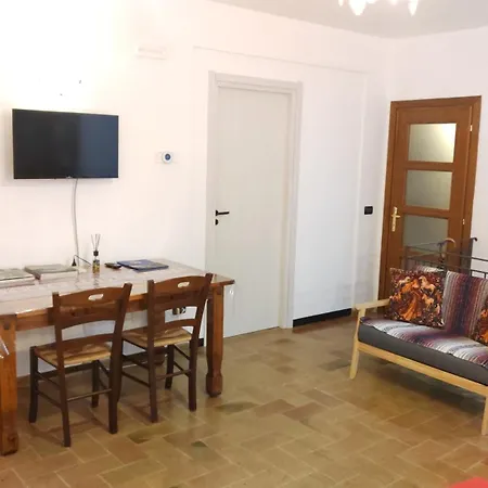 Apartamento MyAssisiSuite - All'Ombra di Santa Chiara - Dimora Storica con Idromassaggio - Un Unico Spazio di 140mq per Gruppi - Assisi Centro - Accoglienza Live - Mówimy po polsku