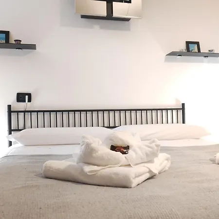 All'ombra Di Santa Chiara, 140mq, 3 Camere, Idromassaggio - Myassisisuite, Centro - Mowimy Po Polsku Ασίζη