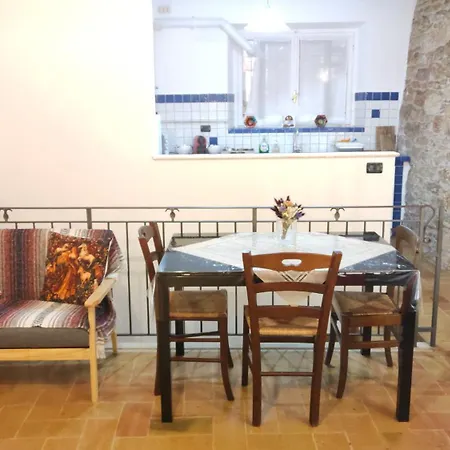 All'Ombra Di Santa Chiara By Myassisisuite - Vicino A San Carlo Acutis - Dormi In Una Casa Del '400 - 140 Mq, Raro Piano Terra - 4 Veri Letti Matrimoniali, Zero Divani Letto - Live Check-In, No Key Box, 3 Real Beds, Jacuzzi - Mowimy Po Polsku Διαμέρισμα Ασίζη