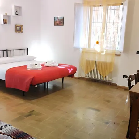 Διαμέρισμα All'Ombra Di Santa Chiara By Myassisisuite - Vicino A San Carlo Acutis - Dormi In Una Casa Del '400 - 140 Mq, Raro Piano Terra - 4 Veri Letti Matrimoniali, Zero Divani Letto - Live Check-In, No Key Box, 3 Real Beds, Jacuzzi - Mowimy Po Polsku *