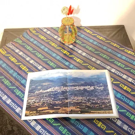 Διαμέρισμα All'Ombra Di Santa Chiara By Myassisisuite - Vicino A San Carlo Acutis - Dormi In Una Casa Del '400 - 140 Mq, Raro Piano Terra - 4 Veri Letti Matrimoniali, Zero Divani Letto - Live Check-In, No Key Box, 3 Real Beds, Jacuzzi - Mowimy Po Polsku