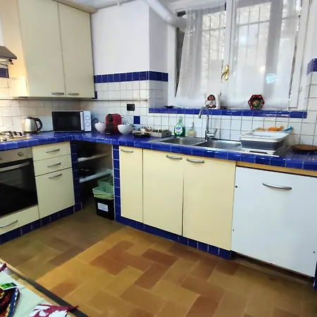 All'ombra Di Santa Chiara, 140mq, 3 Camere, Idromassaggio - Myassisisuite, Centro - Mowimy Po Polsku Διαμέρισμα