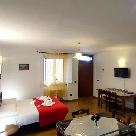 All'Ombra Di Santa Chiara By Myassisisuite - Vicino A San Carlo Acutis - Dormi In Una Casa Del '400 - 140 Mq, Raro Piano Terra - 4 Veri Letti Matrimoniali, Zero Divani Letto - Live Check-In, No Key Box, 3 Real Beds, Jacuzzi - Mowimy Po Polsku Ασίζη