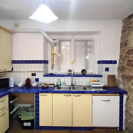 All'Ombra Di Santa Chiara By Myassisisuite - Vicino A San Carlo Acutis - Dormi In Una Casa Del '400 - 140 Mq, Raro Piano Terra - 4 Veri Letti Matrimoniali, Zero Divani Letto - Live Check-In, No Key Box, 3 Real Beds, Jacuzzi - Mowimy Po Polsku Διαμέρισμα