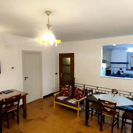 All'ombra Di Santa Chiara, 140mq, 3 Camere, Idromassaggio - Myassisisuite, Centro - Mowimy Po Polsku