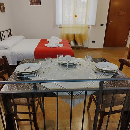 All'Ombra Di Santa Chiara By Myassisisuite - Vicino A San Carlo Acutis - Dormi In Una Casa Del '400 - 140 Mq, Raro Piano Terra - 4 Veri Letti Matrimoniali, Zero Divani Letto - Live Check-In, No Key Box, 3 Real Beds, Jacuzzi - Mowimy Po Polsku Διαμέρισμα Ασίζη