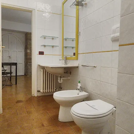 Διαμέρισμα All'Ombra Di Santa Chiara By Myassisisuite - Vicino A San Carlo Acutis - Dormi In Una Casa Del '400 - 140 Mq, Raro Piano Terra - 4 Veri Letti Matrimoniali, Zero Divani Letto - Live Check-In, No Key Box, 3 Real Beds, Jacuzzi - Mowimy Po Polsku Ασίζη