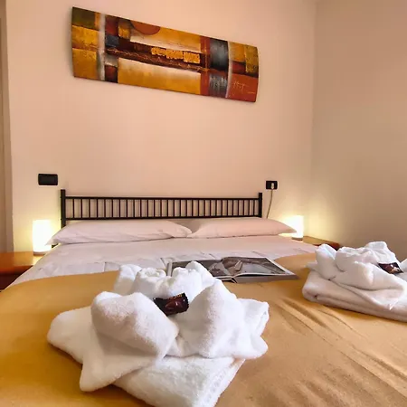 All'Ombra Di Santa Chiara By Myassisisuite - Vicino A San Carlo Acutis - Dormi In Una Casa Del '400 - 140 Mq, Raro Piano Terra - 4 Veri Letti Matrimoniali, Zero Divani Letto - Live Check-In, No Key Box, 3 Real Beds, Jacuzzi - Mowimy Po Polsku Διαμέρισμα Ασίζη
