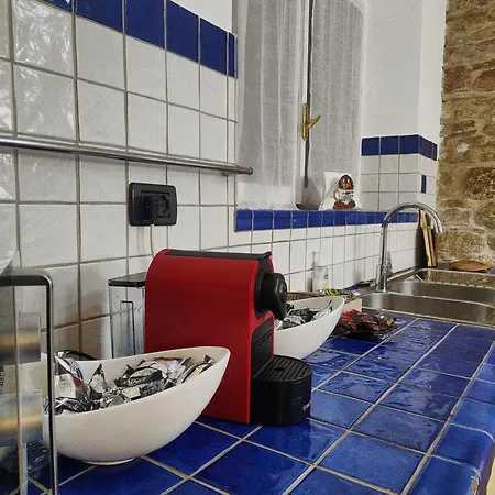 All'Ombra Di Santa Chiara By Myassisisuite - Vicino A San Carlo Acutis - Dormi In Una Casa Del '400 - 140 Mq, Raro Piano Terra - 4 Veri Letti Matrimoniali, Zero Divani Letto - Live Check-In, No Key Box, 3 Real Beds, Jacuzzi - Mowimy Po Polsku Διαμέρισμα