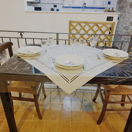 All'Ombra Di Santa Chiara By Myassisisuite - Vicino A San Carlo Acutis - Dormi In Una Casa Del '400 - 140 Mq, Raro Piano Terra - 4 Veri Letti Matrimoniali, Zero Divani Letto - Live Check-In, No Key Box, 3 Real Beds, Jacuzzi - Mowimy Po Polsku Διαμέρισμα Ασίζη