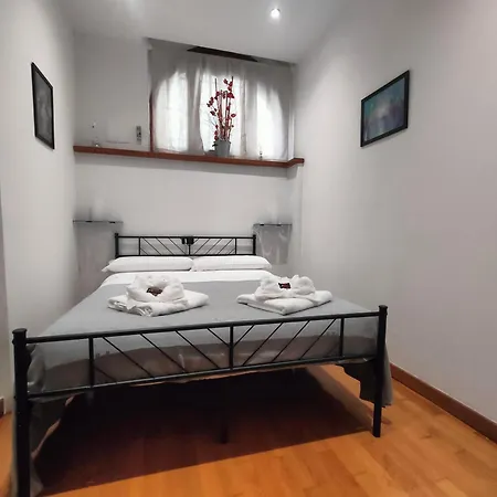All'Ombra Di Santa Chiara By Myassisisuite - Vicino A San Carlo Acutis - Dormi In Una Casa Del '400 - 140 Mq, Raro Piano Terra - 4 Veri Letti Matrimoniali, Zero Divani Letto - Live Check-In, No Key Box, 3 Real Beds, Jacuzzi - Mowimy Po Polsku * Ασίζη