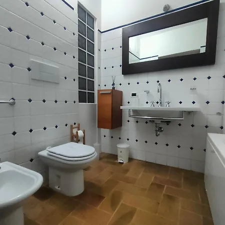 All'Ombra Di Santa Chiara By Myassisisuite - Vicino A San Carlo Acutis - Dormi In Una Casa Del '400 - 140 Mq, Raro Piano Terra - 4 Veri Letti Matrimoniali, Zero Divani Letto - Live Check-In, No Key Box, 3 Real Beds, Jacuzzi - Mowimy Po Polsku Ασίζη