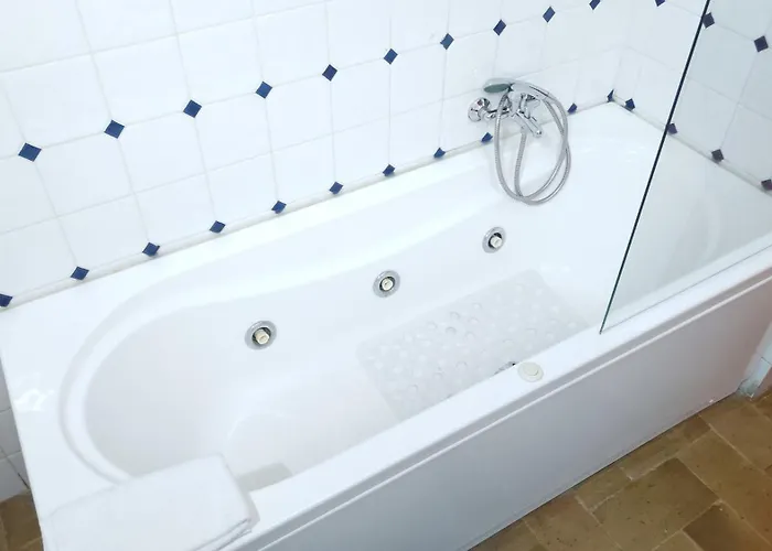 MyAssisiSuite - All'Ombra di Santa Chiara - Dimora Storica con Idromassaggio - Un Unico Spazio di 140mq per Gruppi - Assisi Centro - Accoglienza Live - Mówimy po polsku Apartamento Assisi