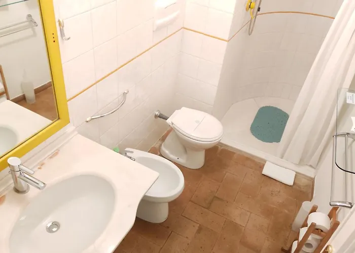 MyAssisiSuite - All'Ombra di Santa Chiara - Dimora Storica con Idromassaggio - Un Unico Spazio di 140mq per Gruppi - Assisi Centro - Accoglienza Live - Mówimy po polsku Apartamento *