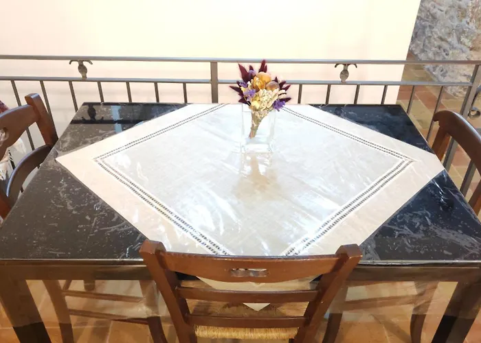 MyAssisiSuite - All'Ombra di Santa Chiara - Dimora Storica con Idromassaggio - Un Unico Spazio di 140mq per Gruppi - Assisi Centro - Accoglienza Live - Mówimy po polsku Apartamento