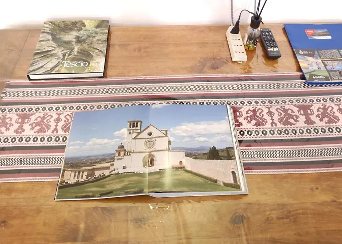 MyAssisiSuite - All'Ombra di Santa Chiara - Dimora Storica con Idromassaggio - Un Unico Spazio di 140mq per Gruppi - Assisi Centro - Accoglienza Live - Mówimy po polsku *