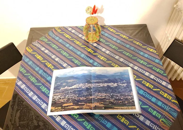 Apartamento MyAssisiSuite - All'Ombra di Santa Chiara - Dimora Storica con Idromassaggio - Un Unico Spazio di 140mq per Gruppi - Assisi Centro - Accoglienza Live - Mówimy po polsku